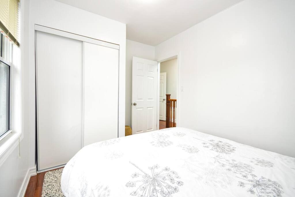 Cheerful 3Bdm Home With Free Parking On Premises Toronto Esterno foto